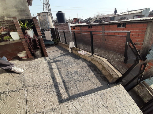 Imagen 3 de 7 de Excelente Oportunidad En Zona Centrica, 3 Locales Con Vivienda