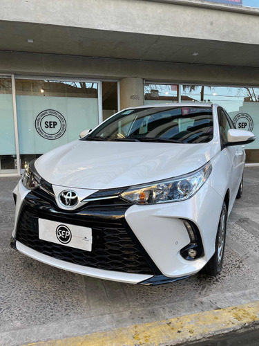Imagen 3 de 25 de Toyota Yaris 2022 1.5 107cv Xls Cvt