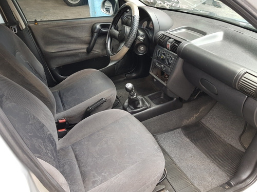Chevrolet Corsa Sedan 1.0 Super Milenium 4p 2002