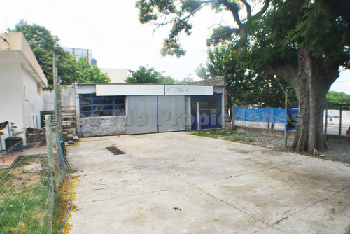 Imagen 2 de 4 de En Venta Importante Esquina Colonia Del Sacramento