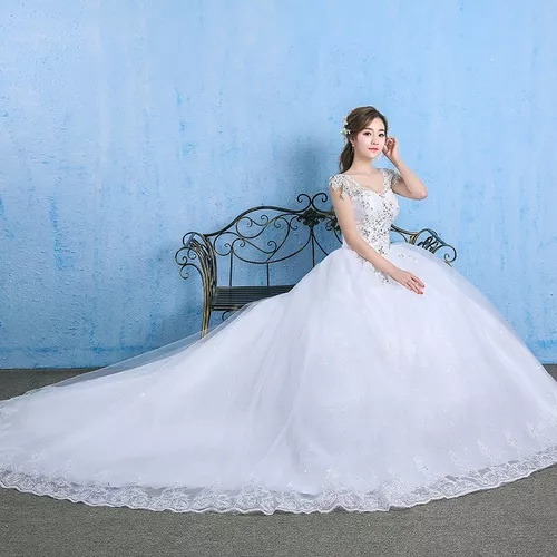 Vestido De Noiva De Cauda Longa Com Diamantes