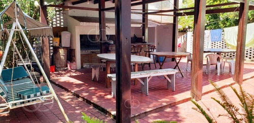 Casa De 4 Dormitorios + Dependencia Y Piscina En Cantegril, Punta Del Este- Ref: 54135