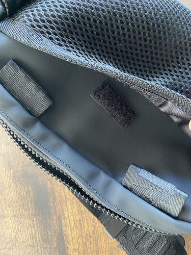 Bandolera Essentials Negra