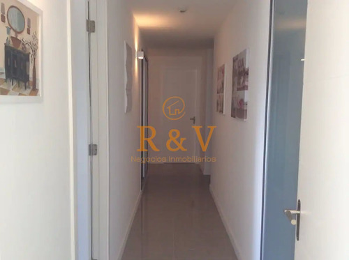 Imagen 16 de 30 de Venta Y Alquiler De Moderno Departamento De Tres Dormitorios Más Dependencia A Pasos De Playa Brava