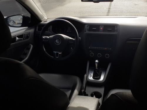 Imagen 7 de 10 de Volkswagen Vento 2014 2.5 Luxury 170cv Tiptronic