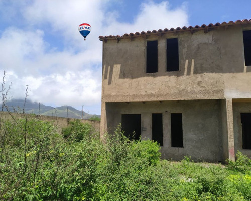 Re/max 2mil Vende Town House En El Conjunto Residencial Aguamarina Suites, Sector El Agua. Isla De Margarita, Estado Nueva Esparta 