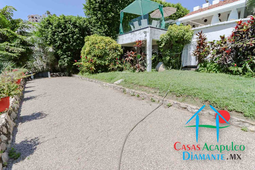 Cad Casa Ticitzin. Terraza Con Alberca, Camastros Y Vista A La Bahía De Acapulco