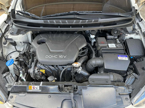 Imagen 8 de 8 de Hyundai Elantra Manual 6 Velocidades