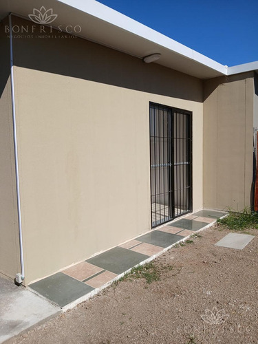 Casa De Un Dormitorio Con Patio Y Parrillero En El Pinar