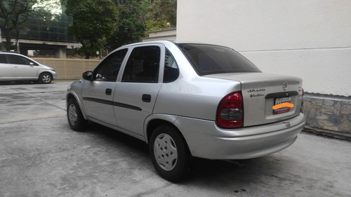 Imagen 2 de 7 de Chevrolet Corsa Sedan
