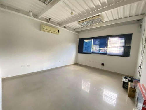 Se Alquila Galpón De 550 M2 Av Bolívar De Valencia Dtlz/2