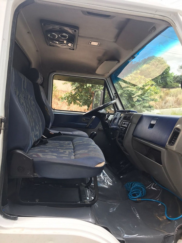Imagem 10 de 12 de Caminhão 8.120 Euros Bau