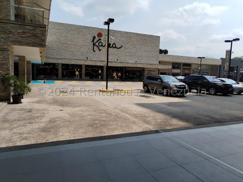 Local Comercial En Alquiler 100% Zona Comercial C.c Concepto La Granja Planta Baja 52m Cuenta Con Dos Niveles Baño En La Planta Baja Cerca A Zonas Comerciales Como Farmacias