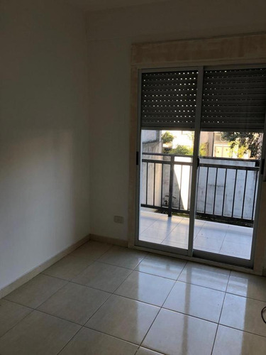 Alquiler - Departamento 3 Amb. Con Balcón Y Cochera En San Fernando