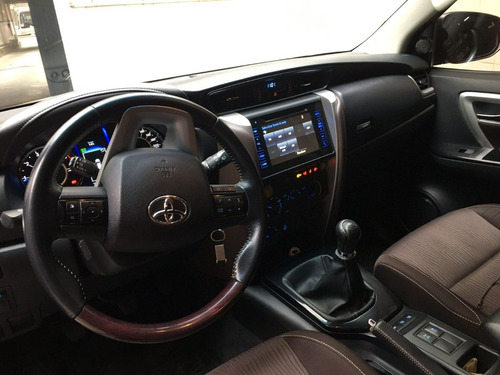 Imagen 6 de 9 de Toyota Hilux Sw4 2019 Sr