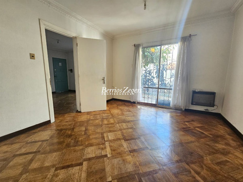 Casa En Venta 5 Dormitorios, Estar, Cercana A Metro En Ñuñoa
