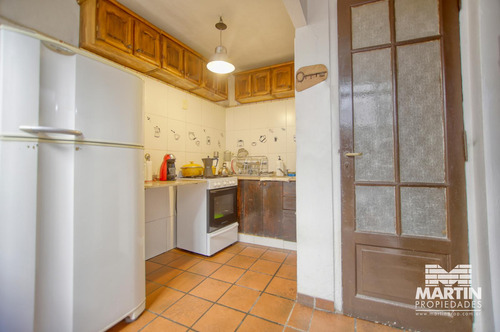 Casa Antigüa Totalmente Reciclada, 4 Ambientes, Depend, Patio. Excelente Ubicación.