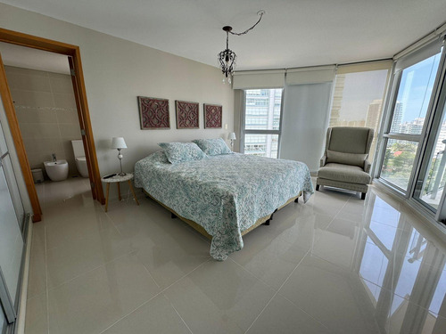 Departamento De 4 Dormitorios En Sunrise Punta Del Este - Alquiler