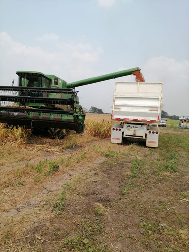 Cosechadora John Deere 9500 Con Cabezal De Maiz Y Sorgo