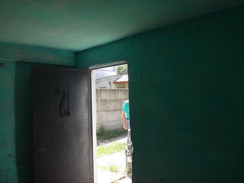 Casa De 2 Dormitorios En Zona Industrial, Cocina Comedor, Baño, Lavadero Patio De 240 M2 Con Galpón Parabólico De 100 M2 (ideal Taller /depósito). Terreno De 10 X 38 Orientado Al Norte.