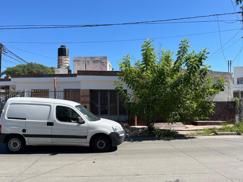 Casa 2 Dormitorios + Departamento Alberdi