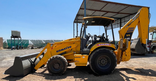 Retroexcavadora Komatsu 4x4 2011