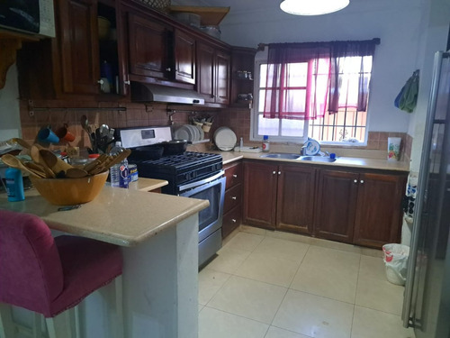 Vendo Apartamento En 1er Piso En Vista Hermosa, Zona Confortable Y Céntrica, Próximo Al Policlínico Nacional, Carretera Mella, Zona Oriental, República Dominicana