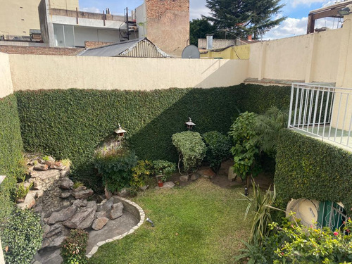 Venta Casa 5 Amb Dependencia Terraza Patio Jardin Parrilla En Floresta Norte