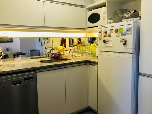 Apartamento En Alquiler En La Peninsula, De 2 Dormitorios, 2 Baños, Cocina Integrada, Living-comedor.-ref:2273