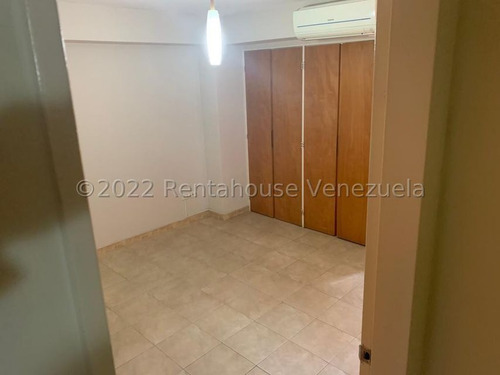 Se Vende Apartamento En Prados Del Este Mls #22-28917