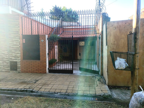 Alquiler Casa 4 Ambientes/ Jardin-parrilla Cubierta,cochera.