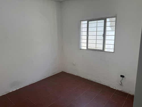 Alquiler Apartamento 2 Dormitorios Tipo Casa En Colon