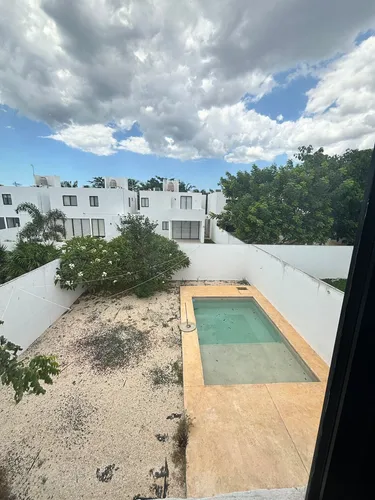 Renta De Casa En Privada Botánico, Zona Norte De Mérida