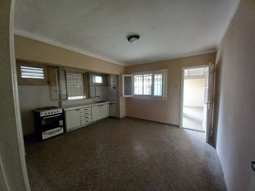 Imagen 11 de 15 de Chalet En Venta De 3 Ambientes Mas Dependencia, Ideal Para Reformar