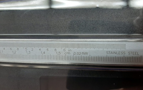 Calibre De Aluminio Métrico Y Sae 6 (150 Mm) Workpro