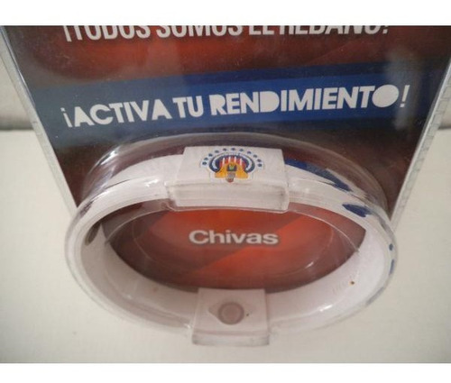Imagen 2 de 2 de Pulsera Chivas Blanca Futbol Activa Tu Rendimiento