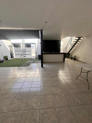 Oficinas / Bodega 175m2 3 Baños Excelente Ubicación Al Sur
