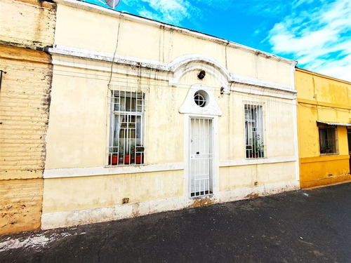 Casa En Venta De 3 Dorm. En Comuna De Santiago