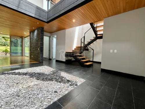 Casa En Venta En Tres Esquinas. Cod V776083