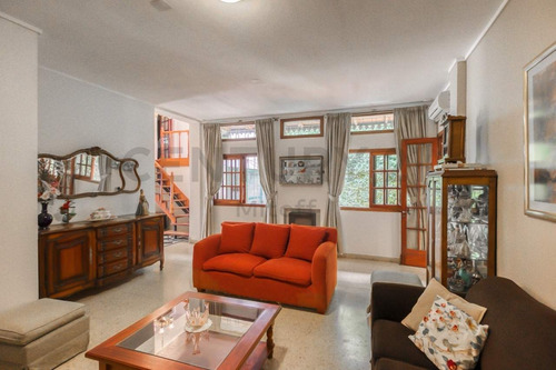 Casa En Venta De 3 Dormitorios Con Patio Y Cochera