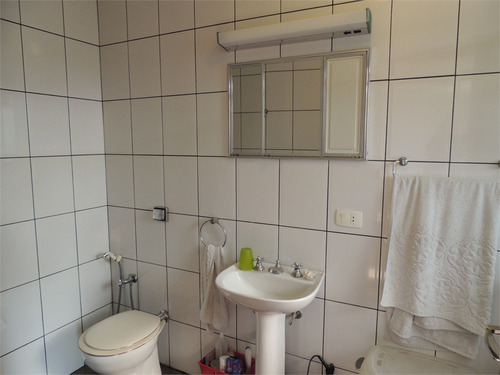 Imagem 15 de 27 de Casa Térrea, 4 Dormitórios Sendo 2 Suítes - Reo516577