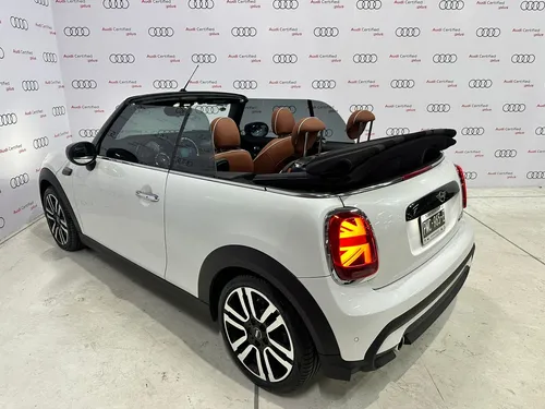 Mini Cooper Convertible 1.5 Iconic At
