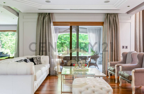 Casa Estilo Frances En Barrio Saint Thomas