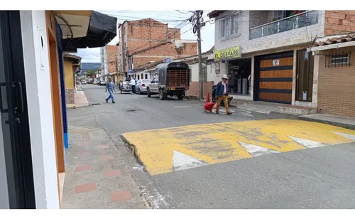 Local Comercial Primer Piso En Vía Principal De La Ceja