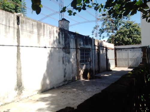 Vendo O Permuto Local Y Dos Galpones