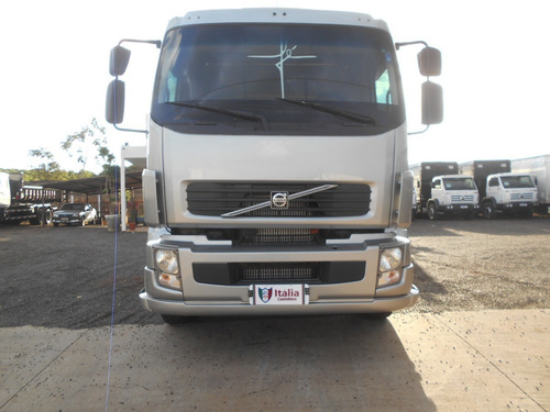 Imagem 3 de 25 de Volvo Vm 260 2010 Roll-on Roll-off