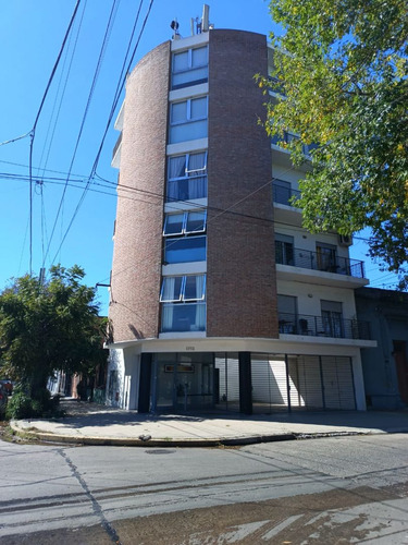 Departamento 2 Dormitorios En Alquiler, 20 Y 67, La Plata.