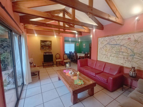 Casa De Campo Con Terreno En Venta - Potencial Comercial - D
