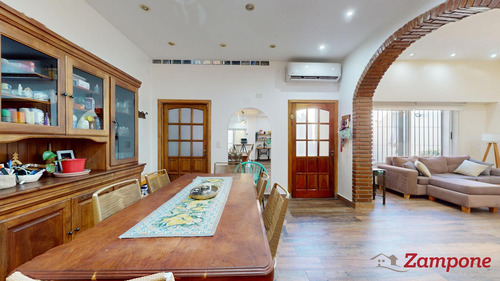 Casa En Venta En Vélez Sarsfield, Monte Castro, Cochera Fondo Terraza