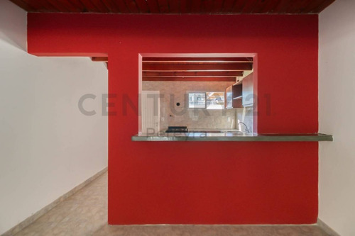 Imagen 6 de 17 de 481 Entre 25 Y 26. Casa Con 4 Dormitorios En Venta, City Bell.-